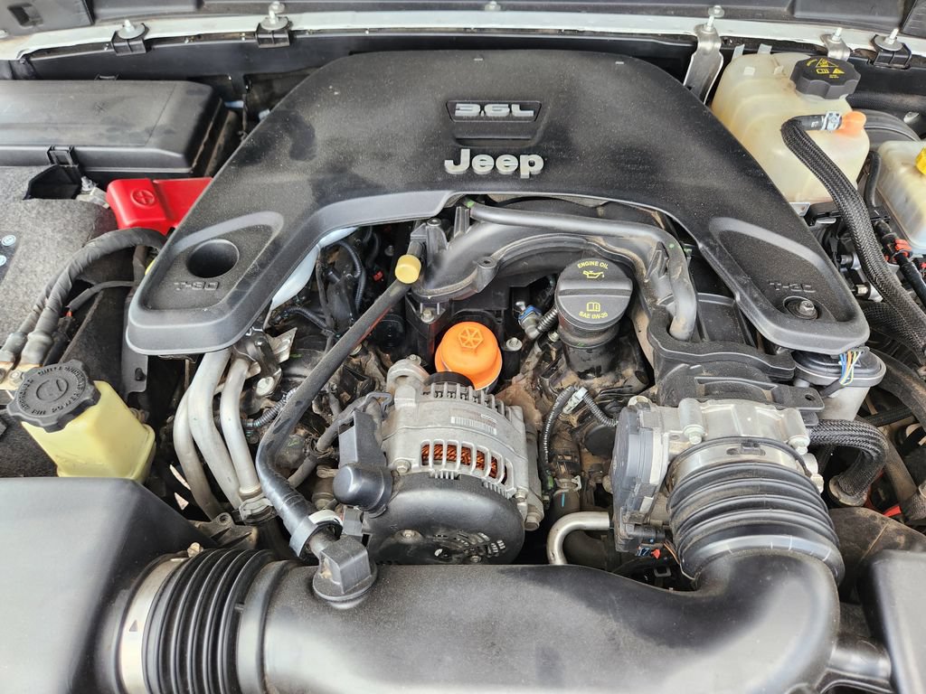 Used 2018 Jeep Wrangler Unlimited Sahara AWD/4WD image 22