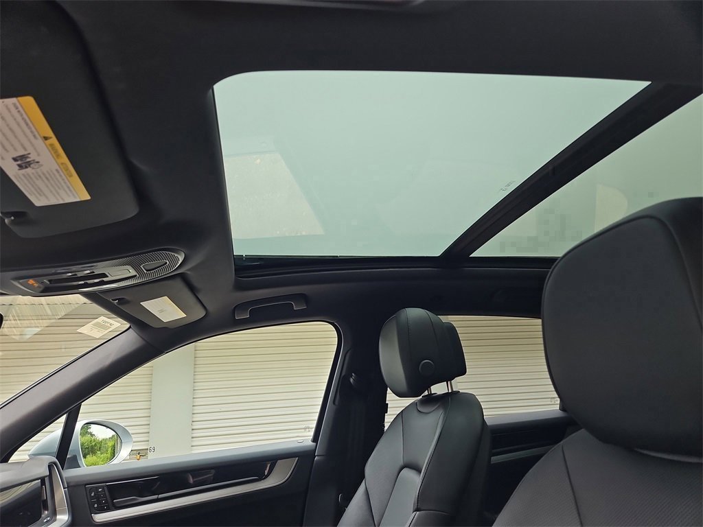 Certified 2025 Porsche Cayenne image 17