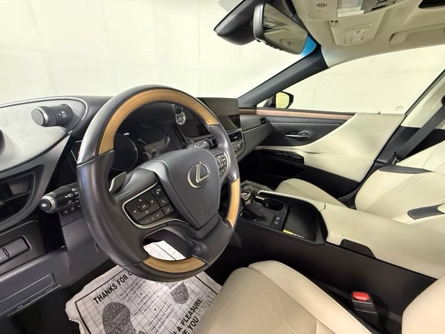 Used 2025 Lexus ES 300h w/ Technology Package FWD image 7