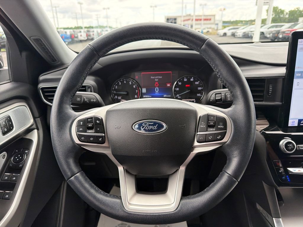 Used 2023 Ford Explorer Limited w/ Limited Technology Package AWD/4WD image 14