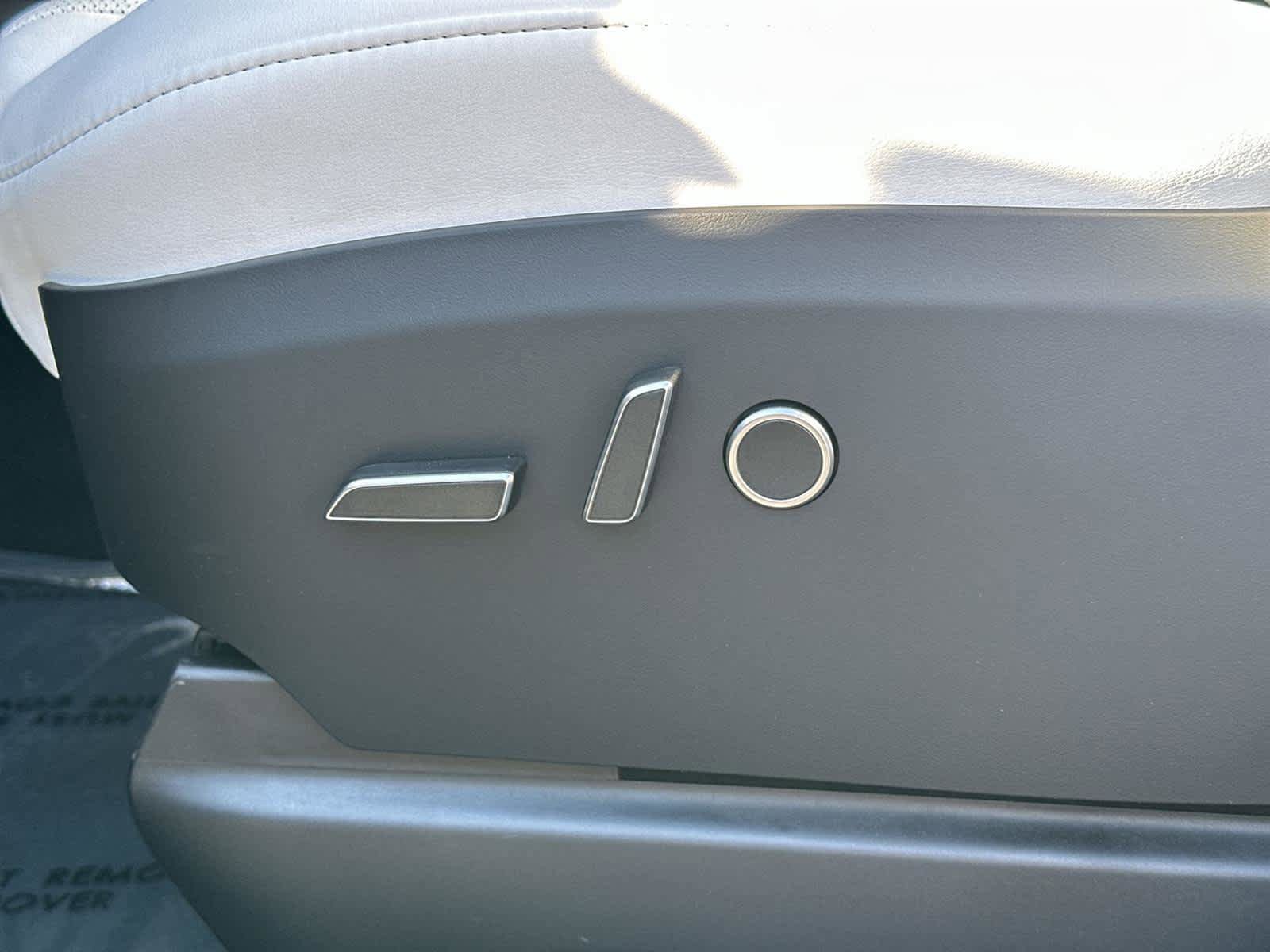 Used 2023 Tesla Model X Plaid image 23