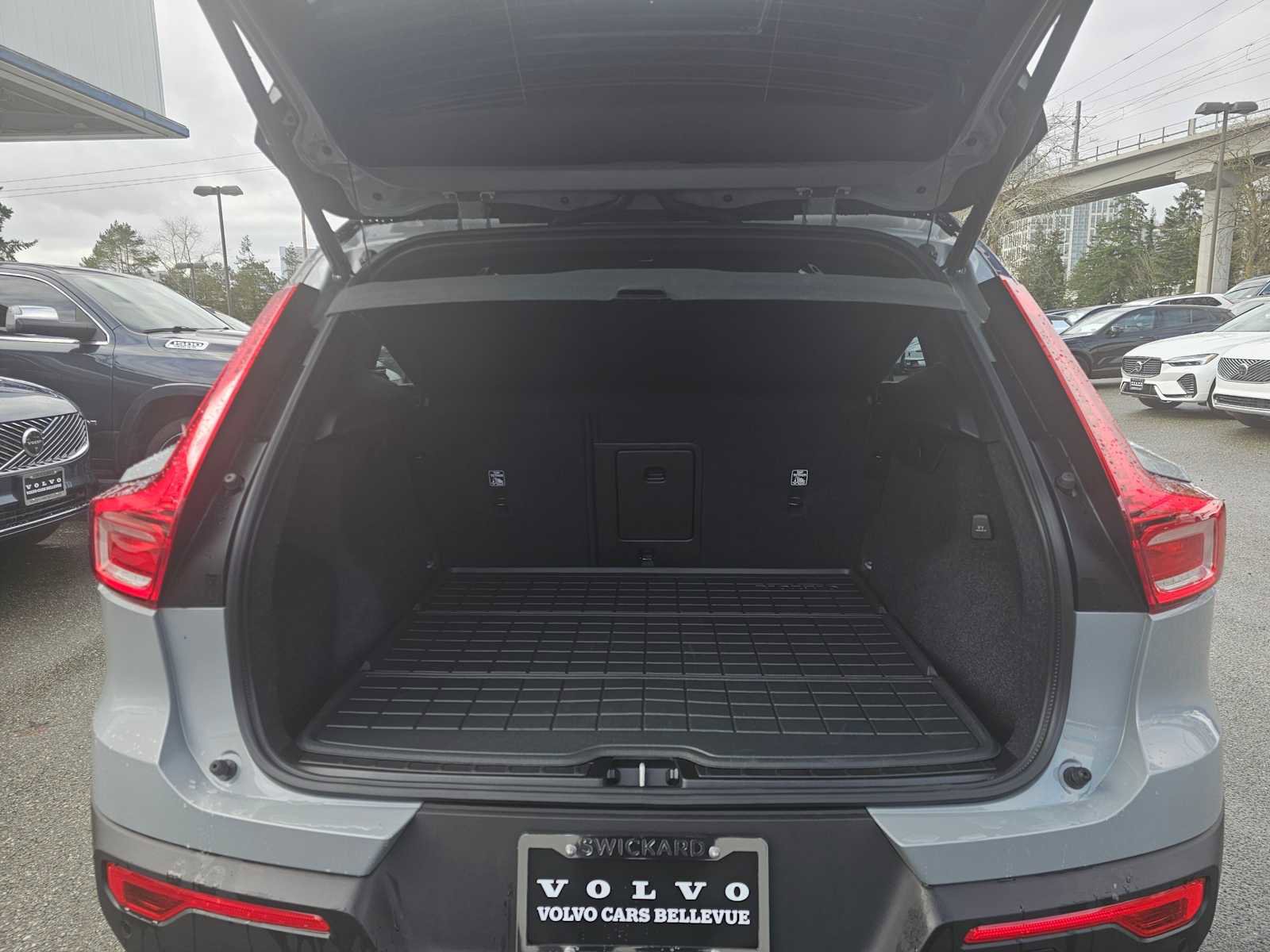 Certified 2026 Volvo XC40 B5 Ultra w/ Climate Package image 17