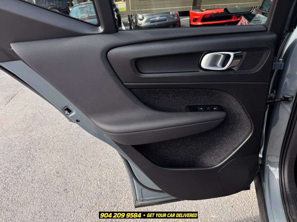 Used 2022 Volvo XC40 T5 R-Design w/ Climate Package AWD/4WD image 27