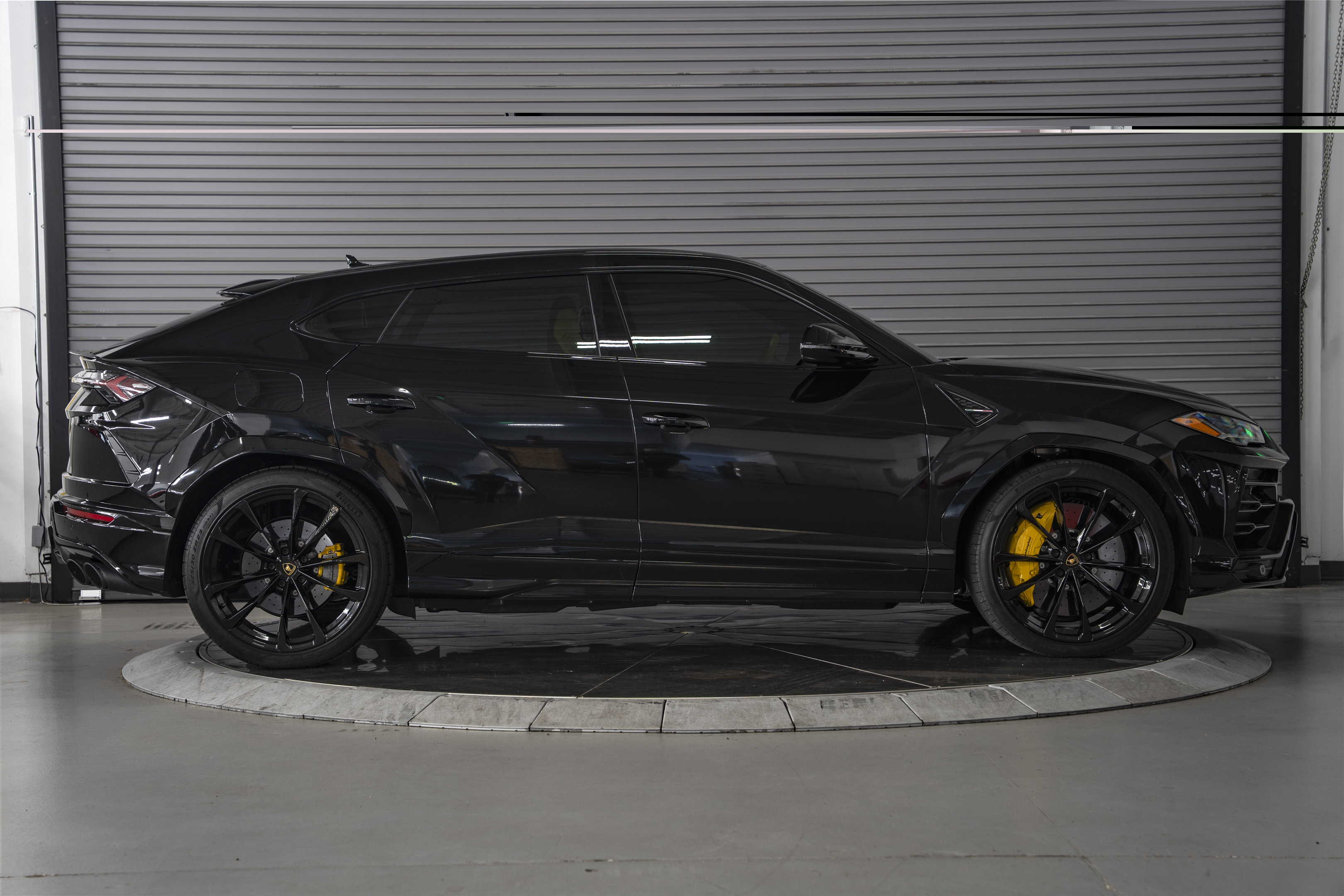 Used 2022 Lamborghini Urus AWD/4WD image 6