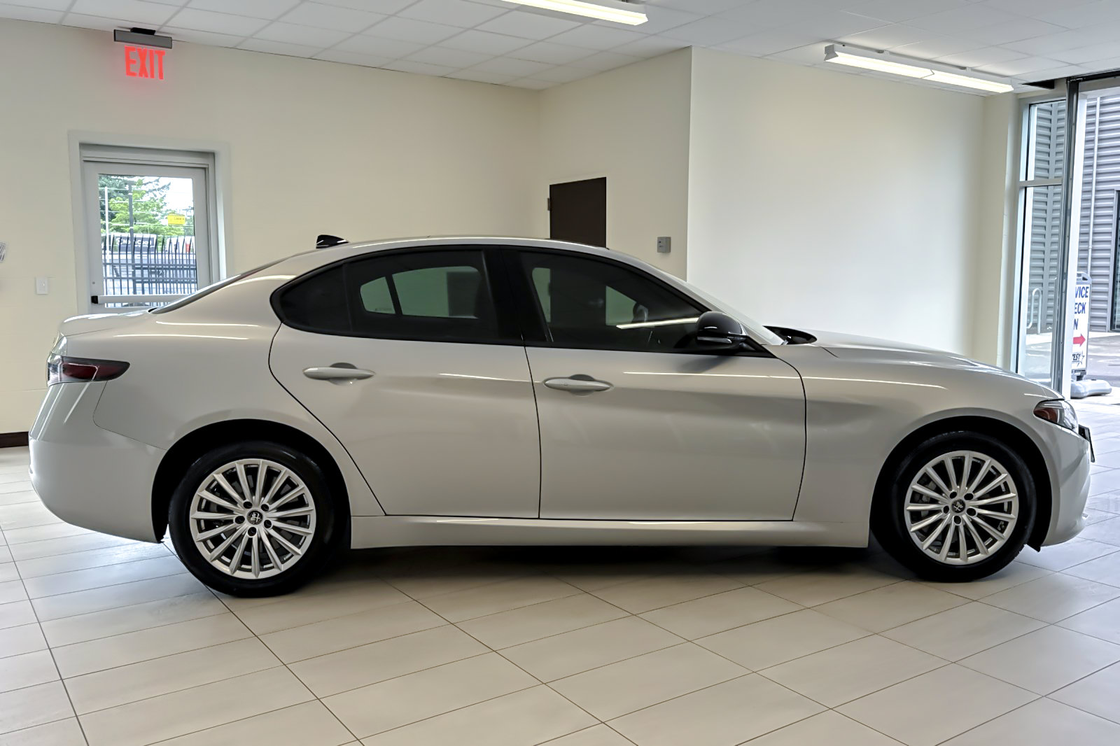 Used 2024 Alfa Romeo Giulia Sprint AWD/4WD image 3