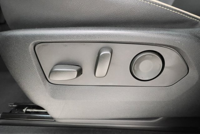 Used 2023 GMC Yukon SLT w/ SLT Premium Package image 12