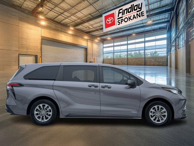 Certified 2021 Toyota Sienna XLE image 4