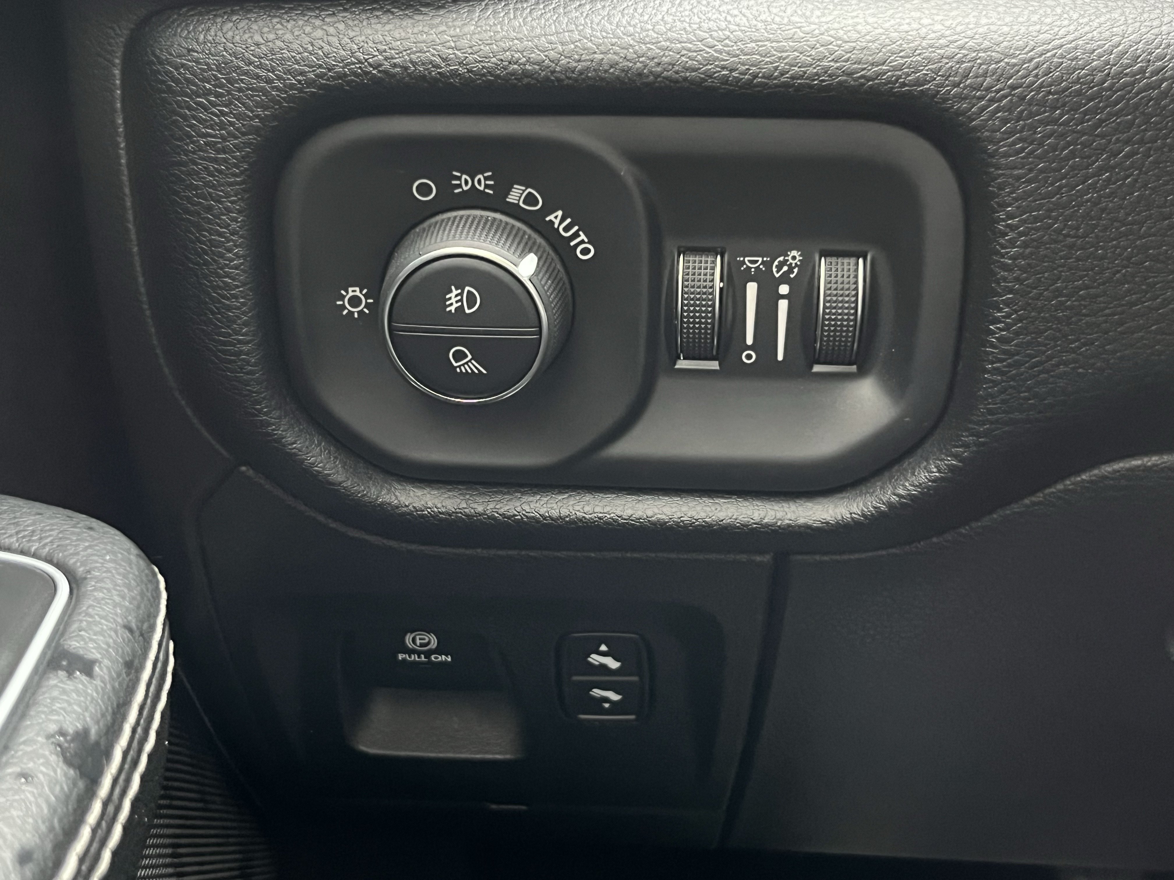 Used 2022 RAM 1500 Laramie AWD/4WD image 41