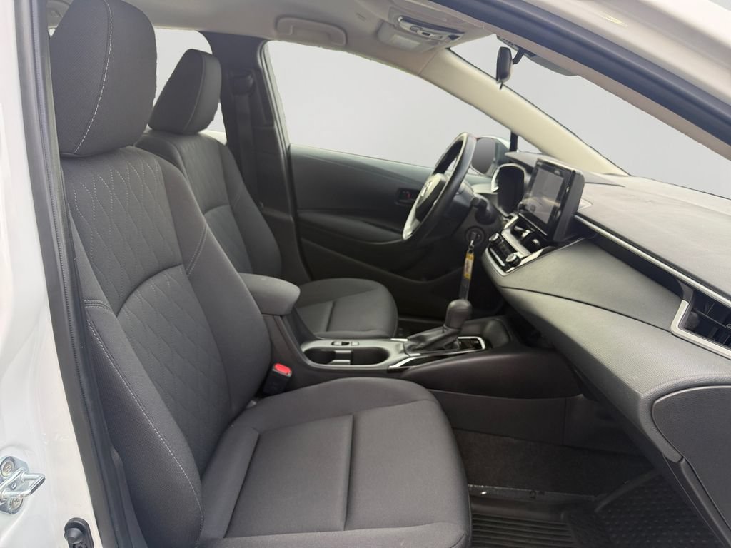 Used 2025 Toyota Corolla LE FWD image 11