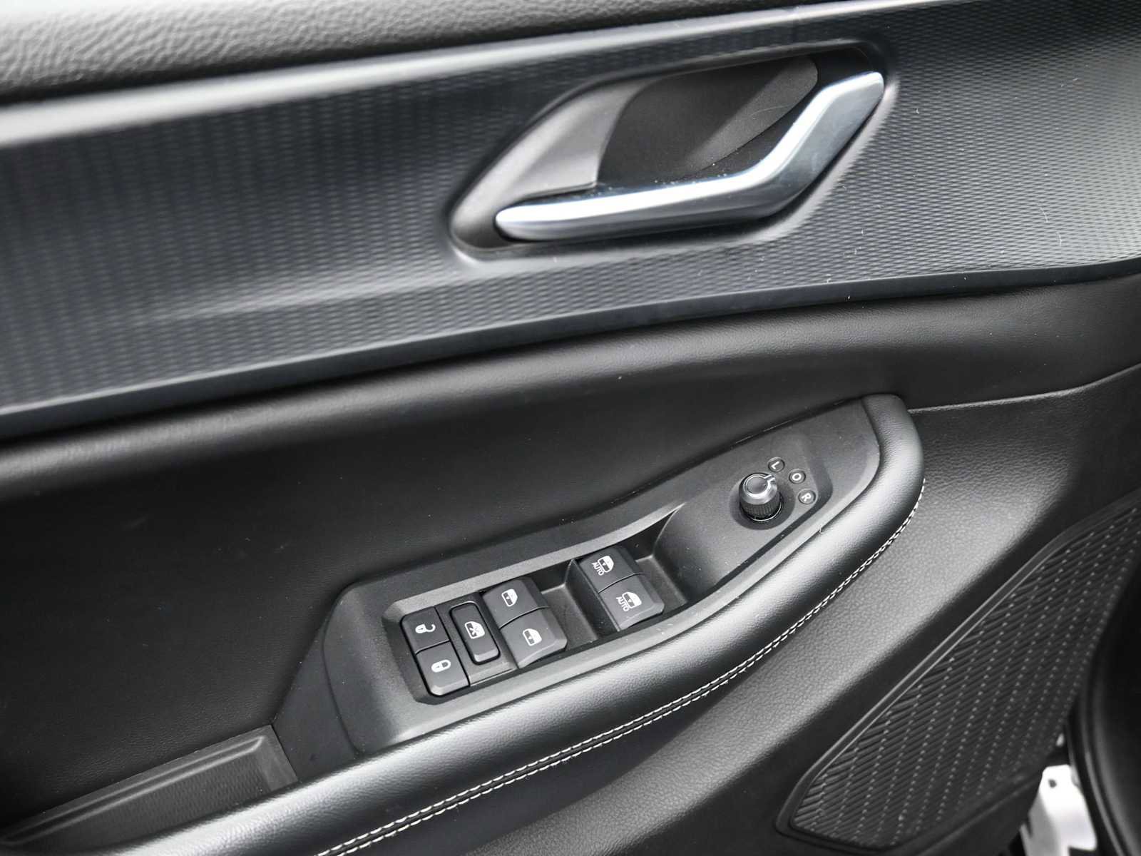 Used 2023 Jeep Grand Cherokee L Laredo image 11