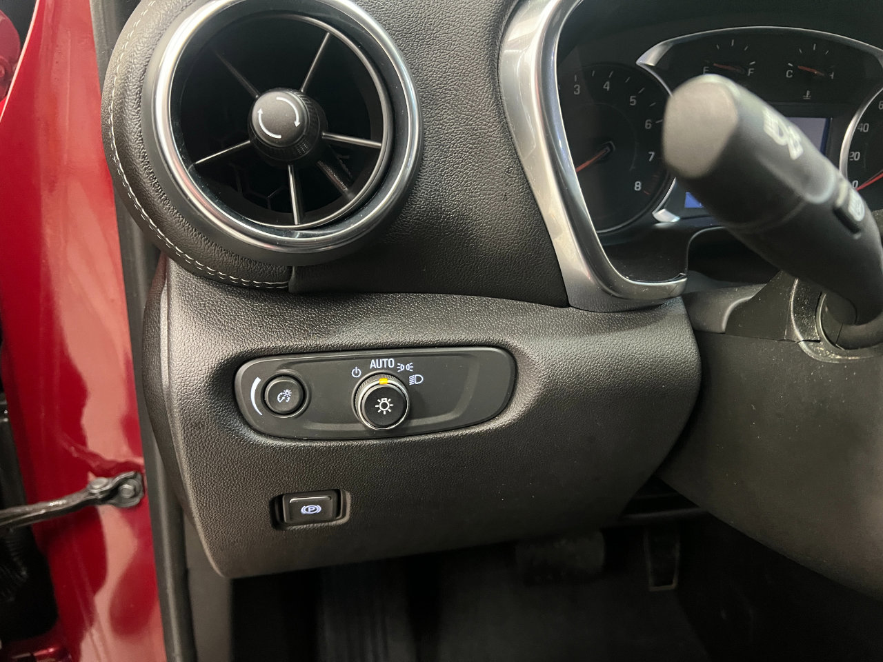 Used 2025 Chevrolet Blazer LT image 26