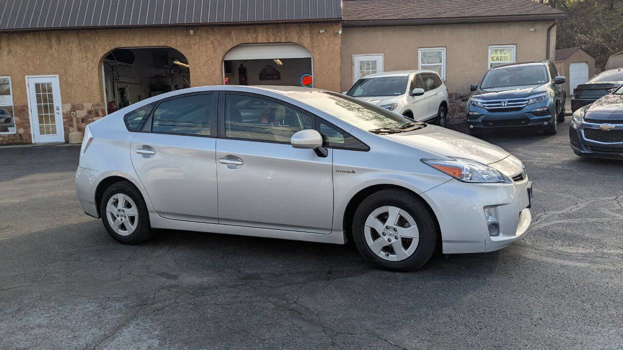 Used 2011 Toyota Prius Two image 3