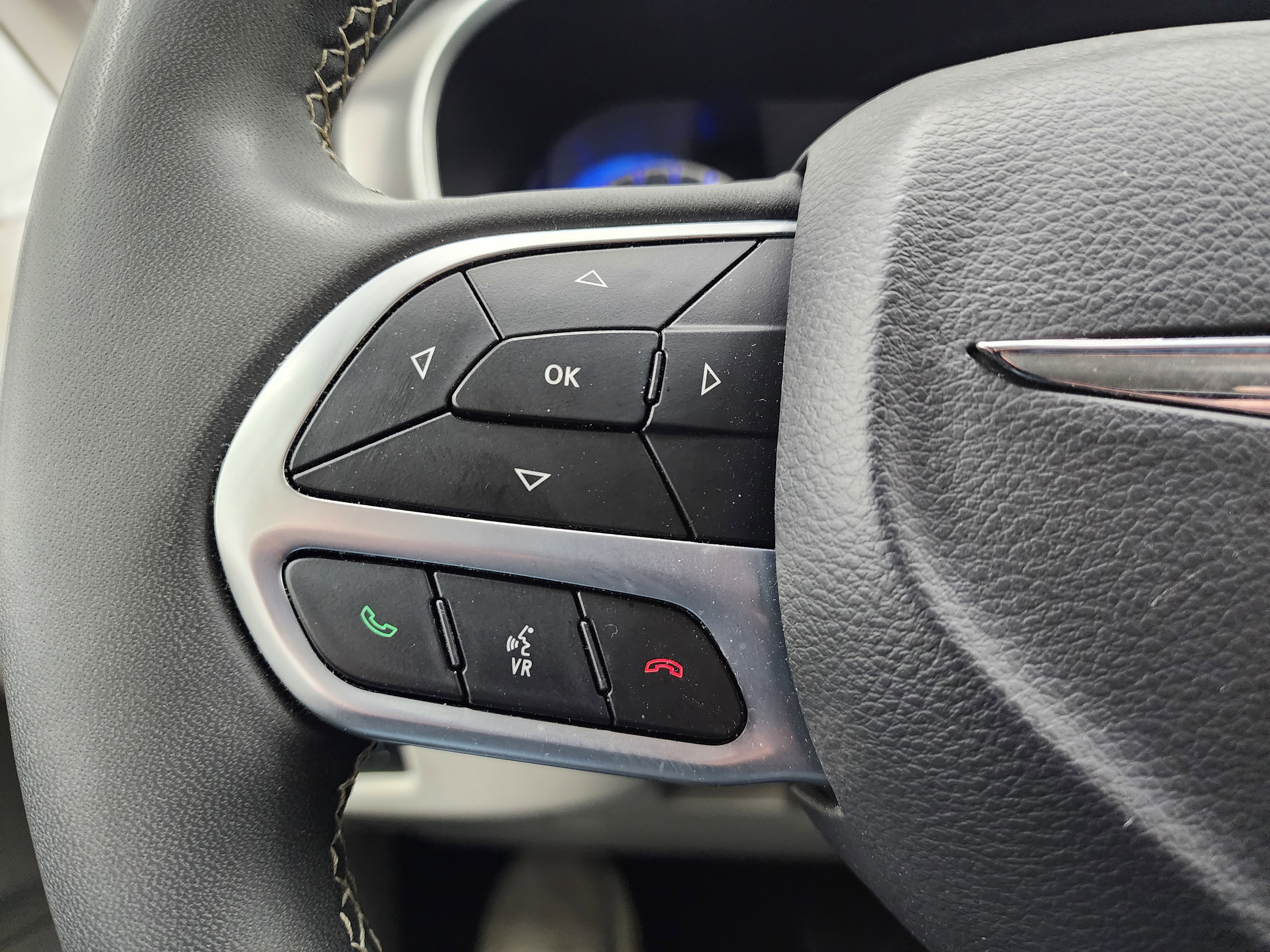 Used 2024 Chrysler Pacifica Touring-L image 19