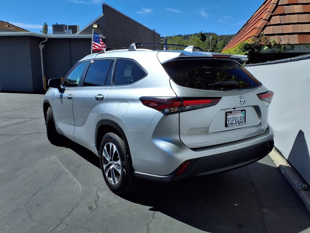 Certified 2025 Toyota Highlander XLE AWD/4WD image 6