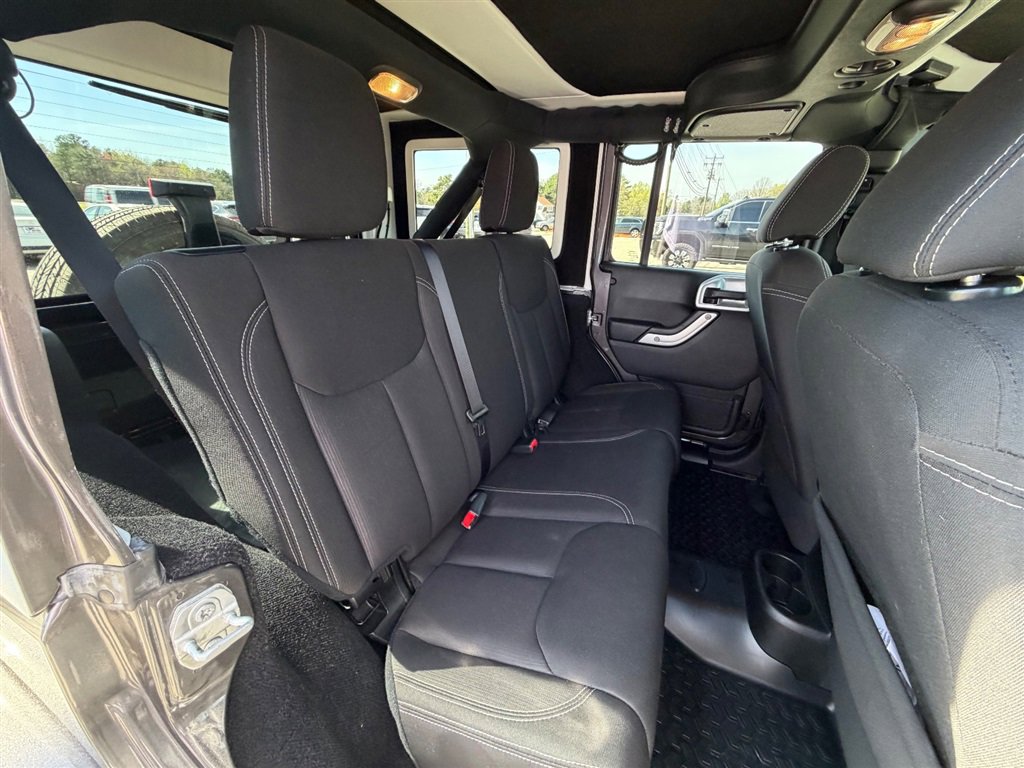 Used 2016 Jeep Wrangler Unlimited Sahara image 14
