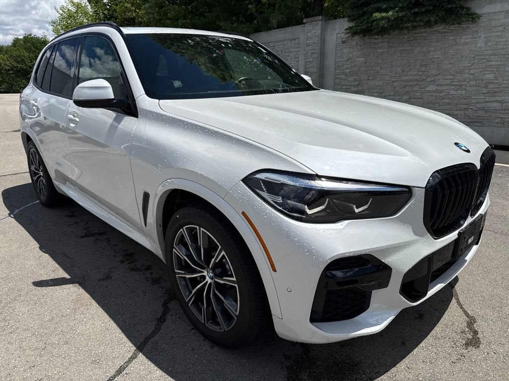Used 2022 BMW X5 xDrive40i w/ M Sport Package AWD/4WD image 8