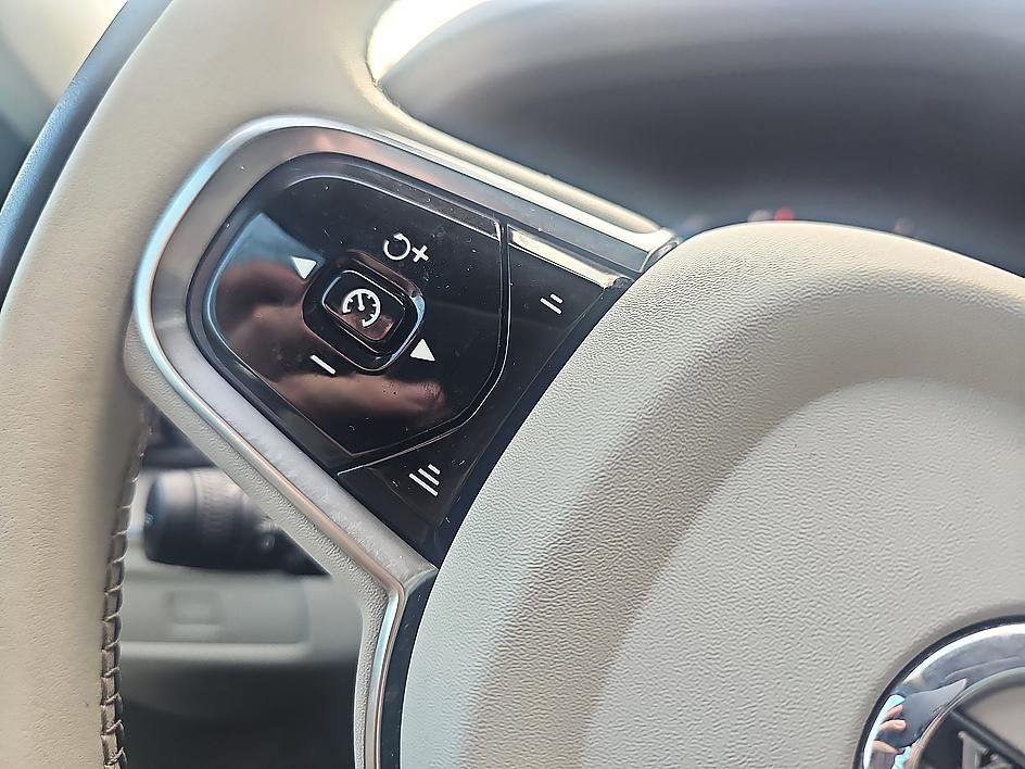 Used 2024 Volvo XC60 B5 Plus w/ Protection Package Premier image 23