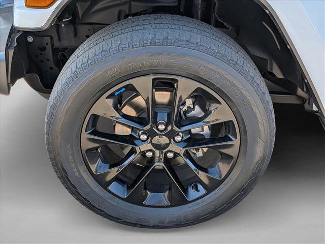 Used 2023 Jeep Wrangler Sahara w/ Cold Weather Group AWD/4WD image 9