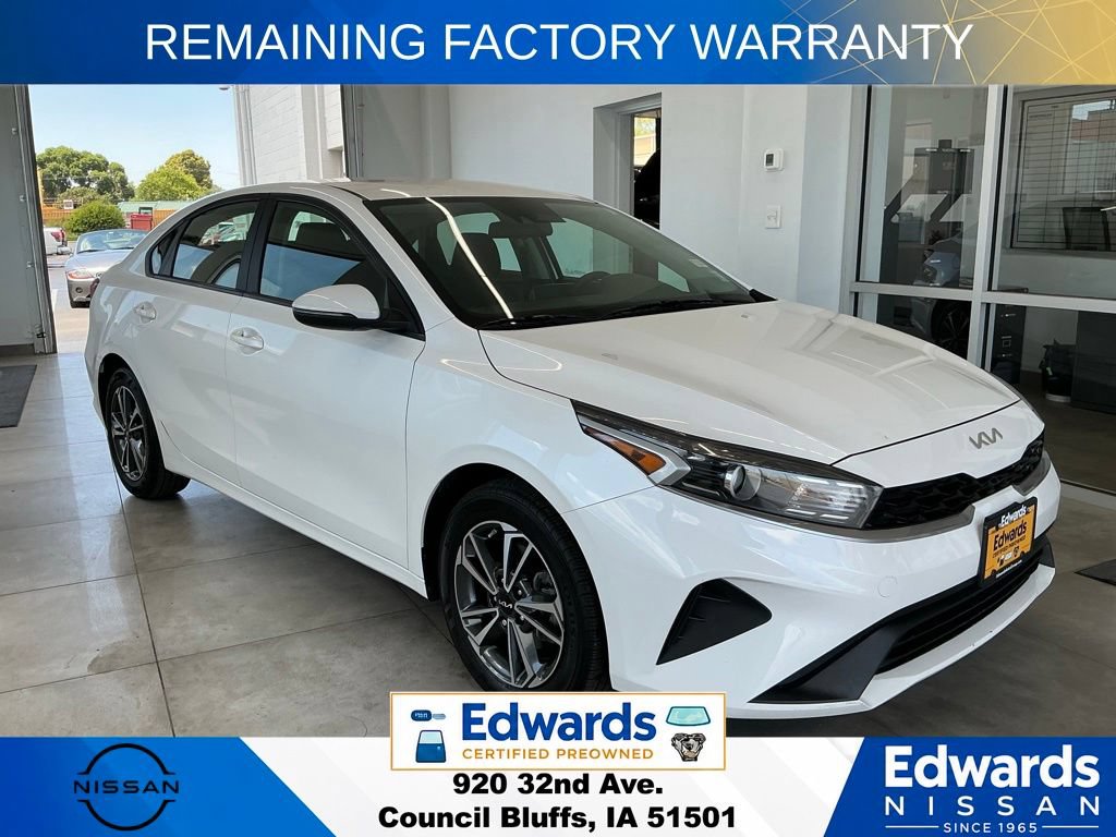 Used 2023 Kia Forte LXS w/ LXS Technology Package FWD image 2