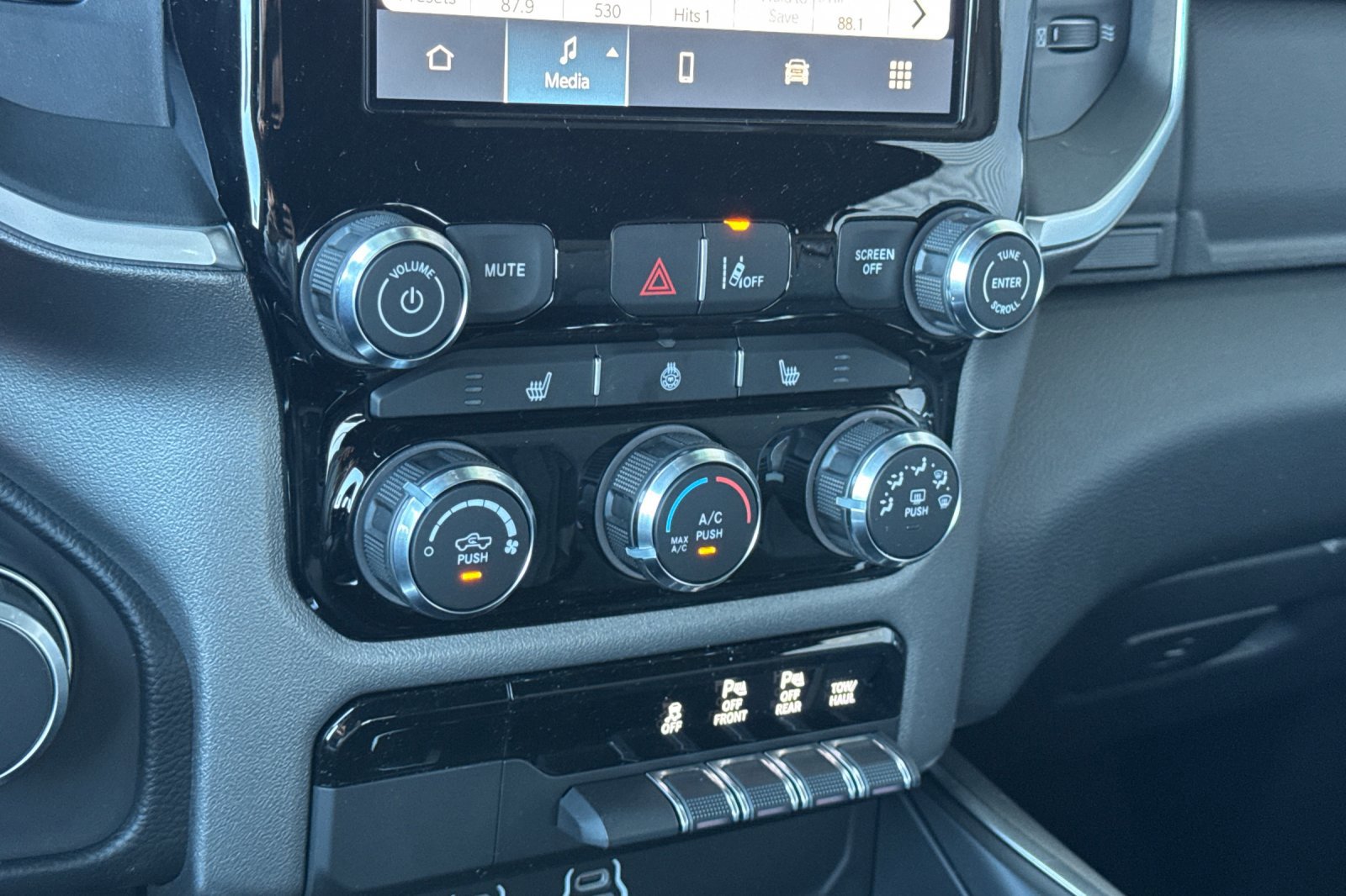 New 2026 RAM 1500 4x4 Crew Cab image 18