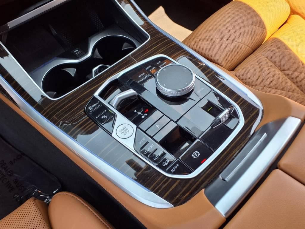 Used 2023 BMW X7 xDrive40i w/ M Sport Package AWD/4WD image 17