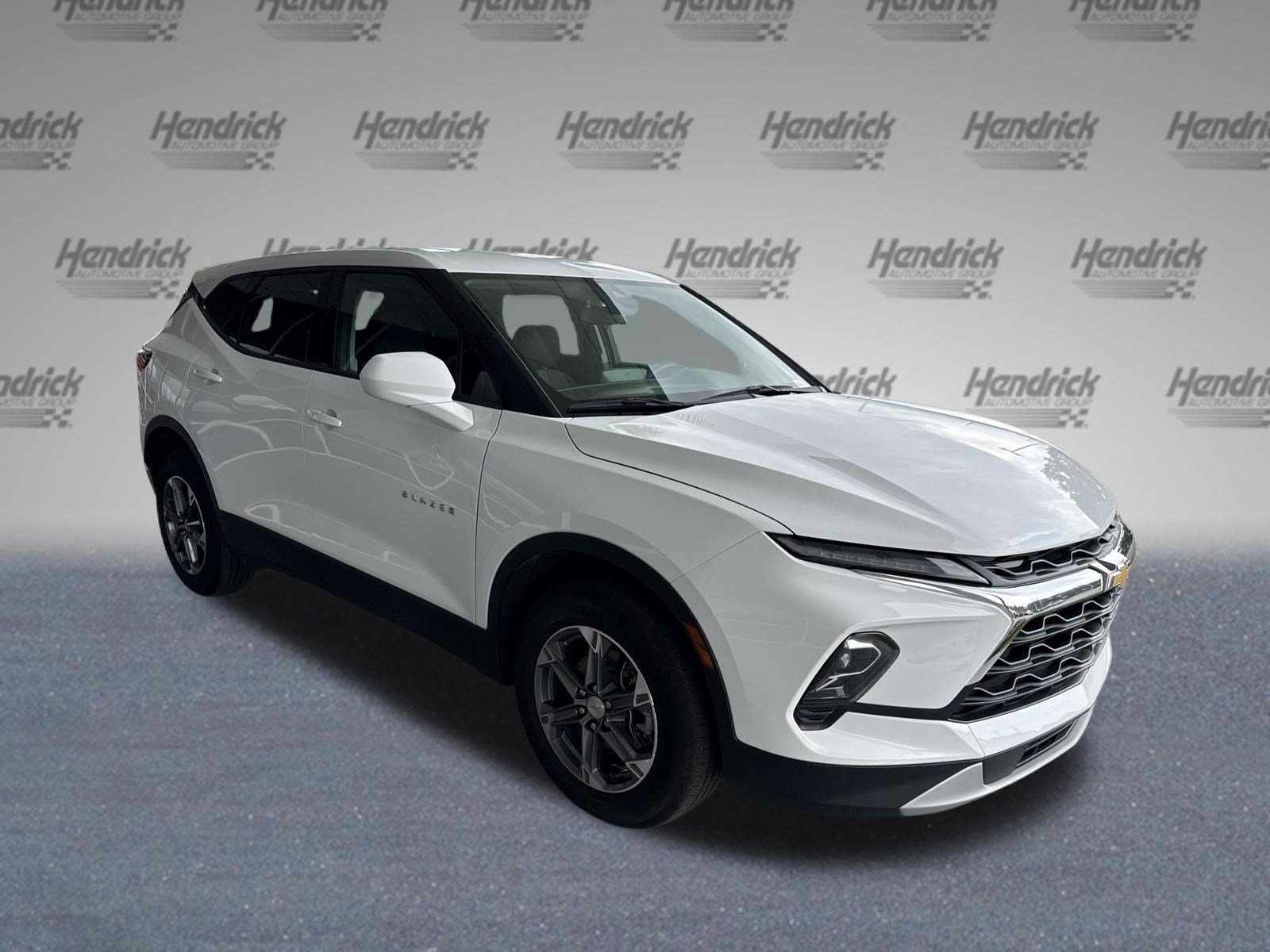 Used 2025 Chevrolet Blazer LT AWD/4WD image 2