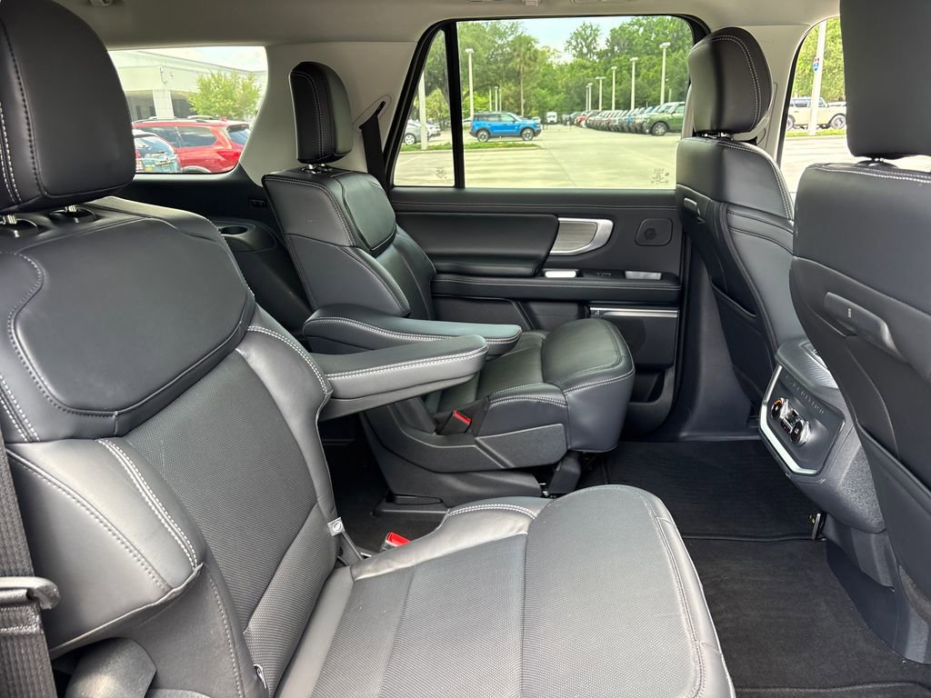 Used 2025 Ford Expedition Max Platinum w/ Driver's Package AWD/4WD image 30