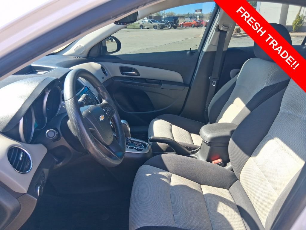 Used 2013 Chevrolet Cruze LS image 12