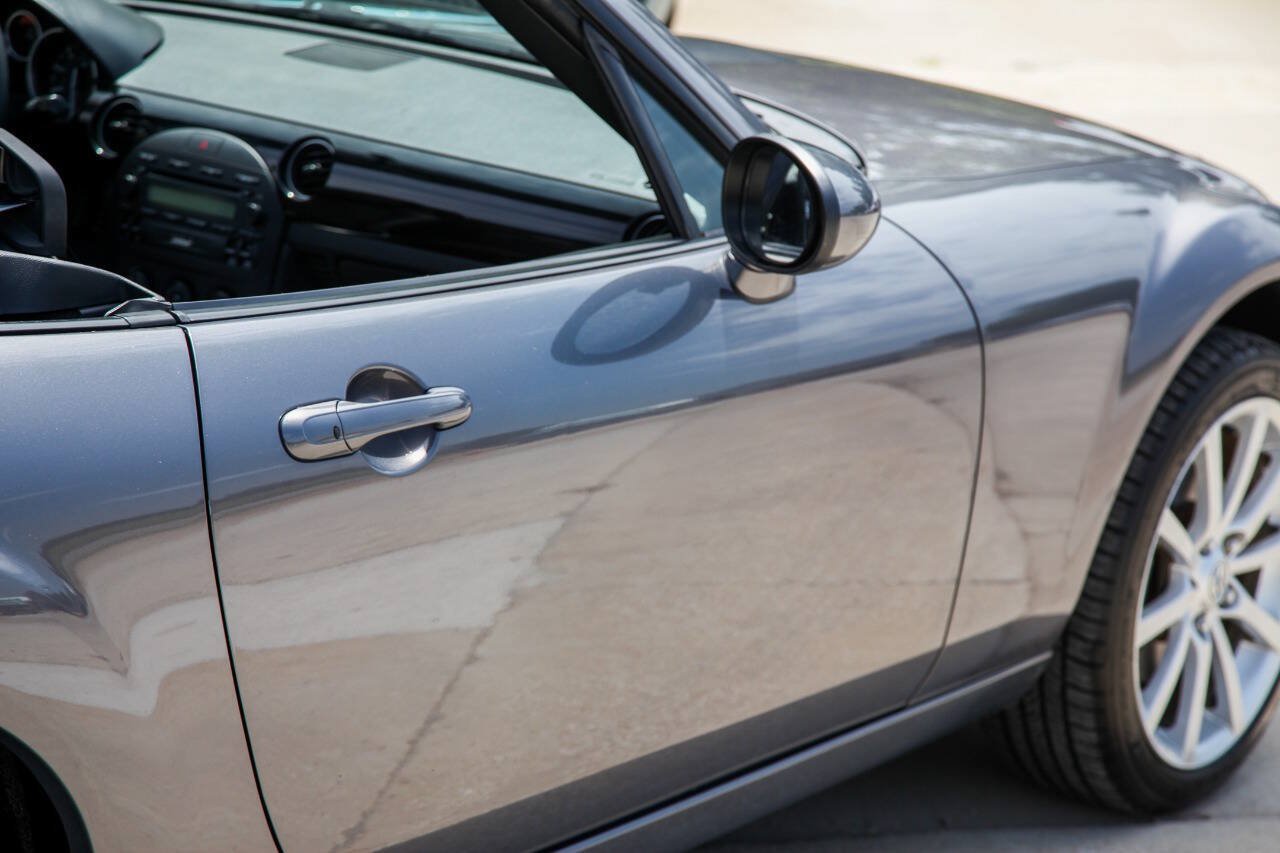 Used 2006 MAZDA MX-5 Miata Grand Touring w/ Premium Pkg RWD image 18