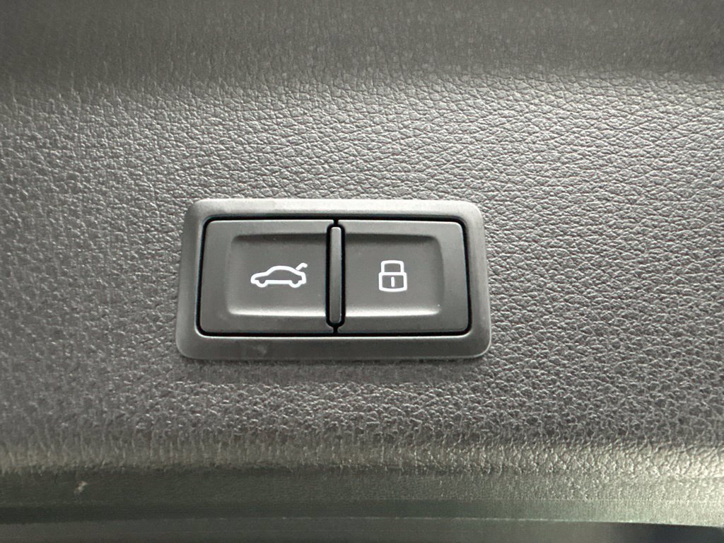 Used 2024 Audi Q8 e-tron Premium Plus AWD/4WD image 27