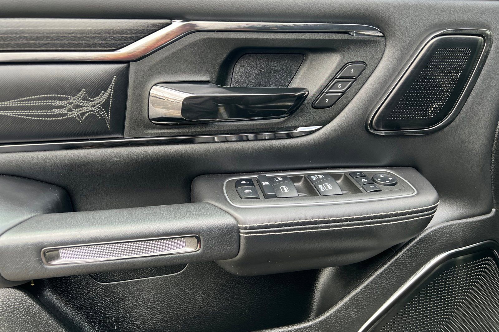 Used 2022 RAM 1500 Limited w/ Night Edition image 10