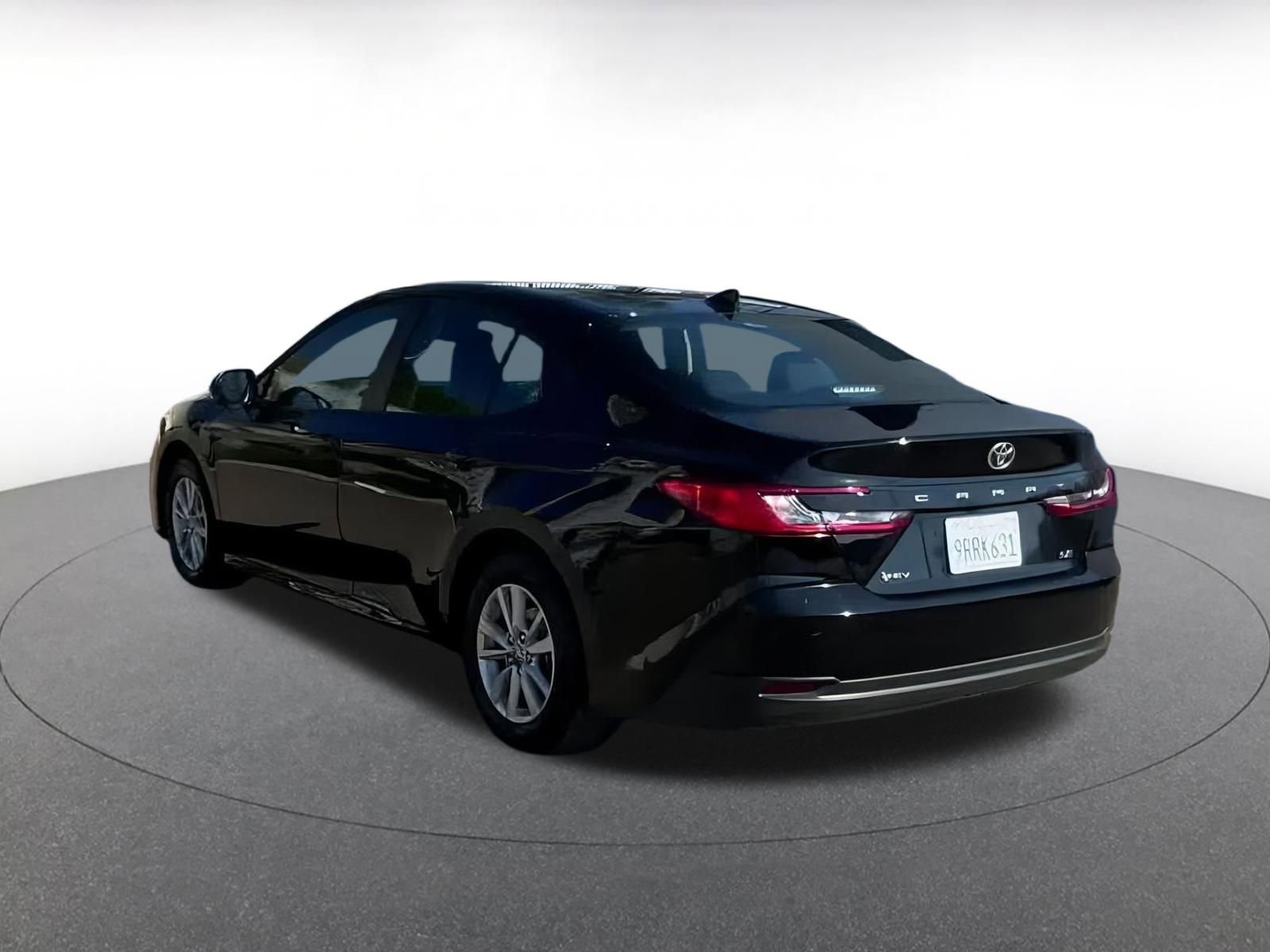 Used 2025 Toyota Camry LE image 12