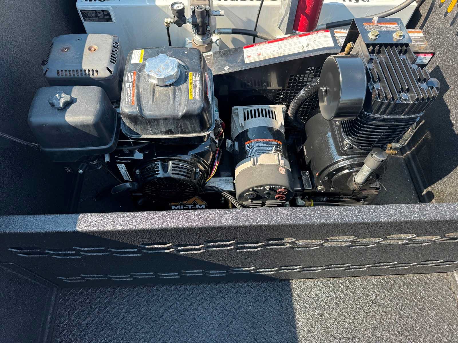 Used 2018 Ford F550 4x4 Regular Cab Super Duty image 15