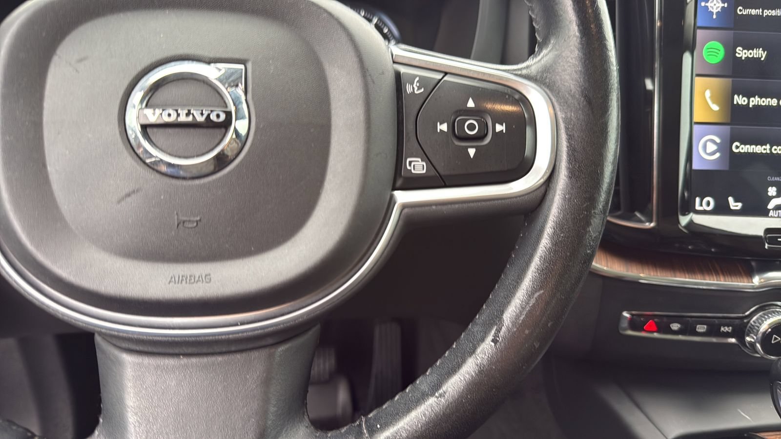 Used 2019 Volvo XC60 T5 Momentum w/ Multimedia Package AWD/4WD image 15