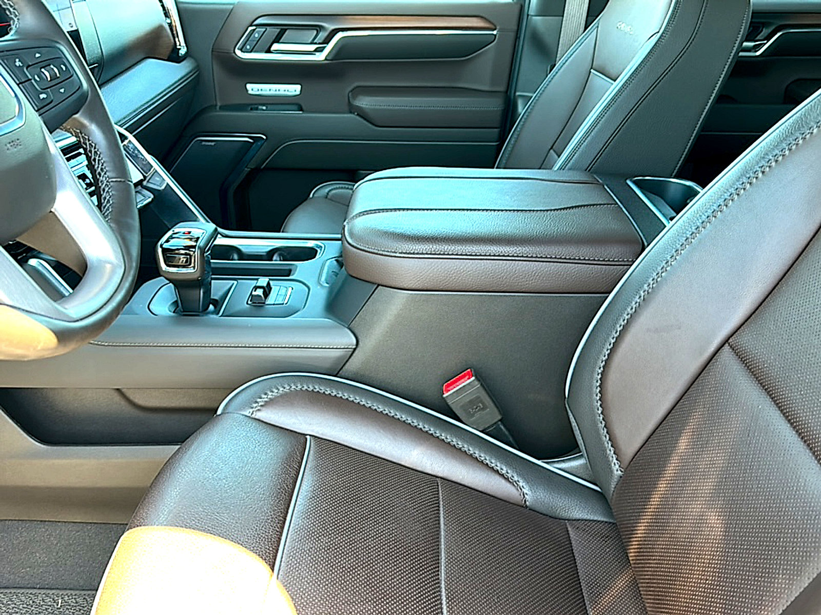 Used 2024 GMC Sierra 1500 Denali w/ Denali Reserve Package AWD/4WD image 13