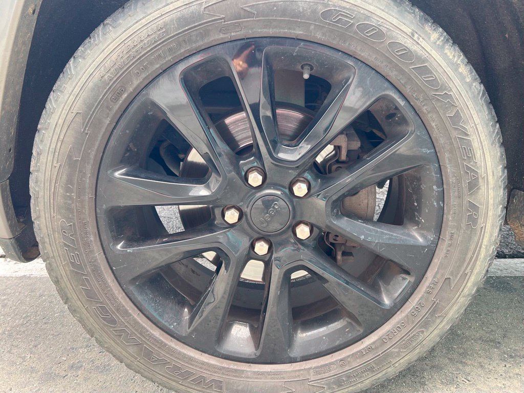 Used 2018 Jeep Grand Cherokee Altitude AWD/4WD image 16
