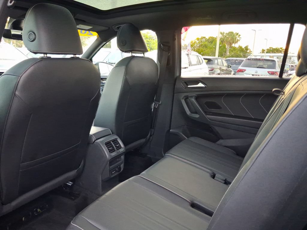Certified 2023 Volkswagen Tiguan SE R-Line FWD image 7