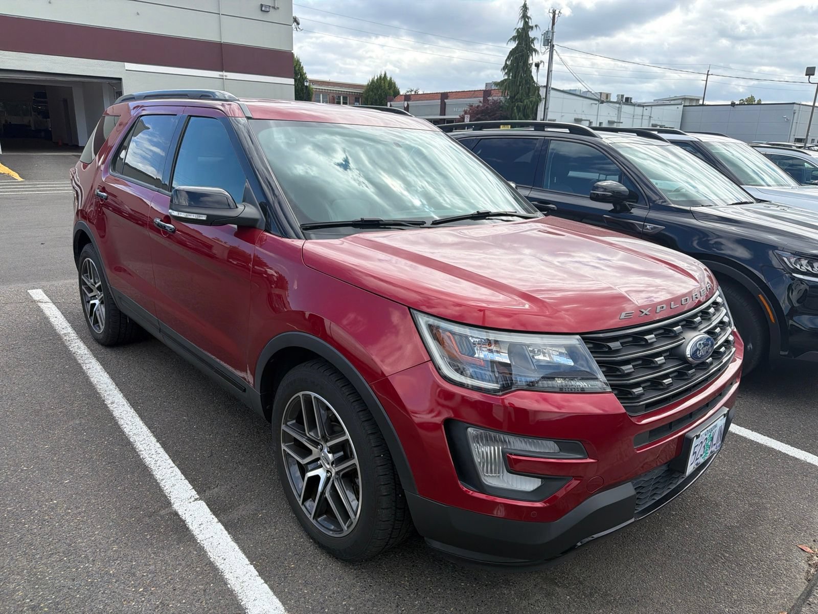 Used 2017 Ford Explorer Sport AWD/4WD image 3