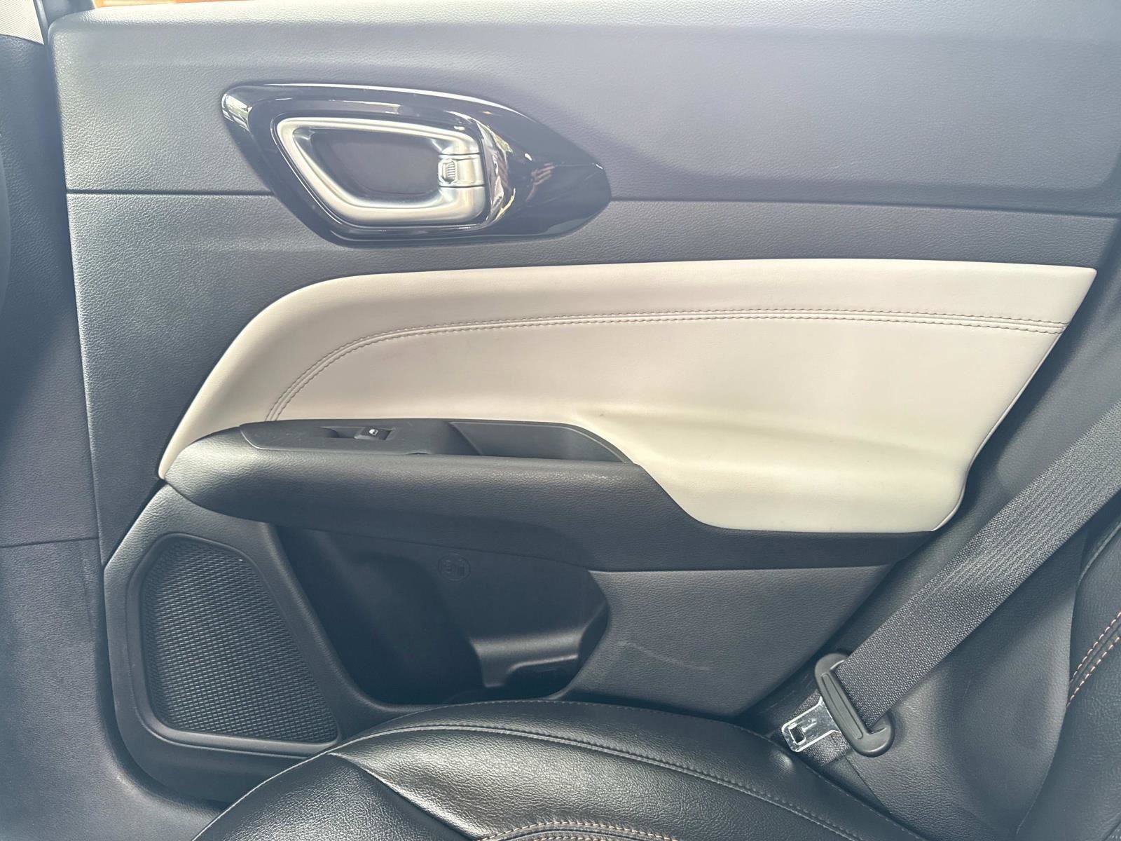 Used 2022 Jeep Compass Limited image 15