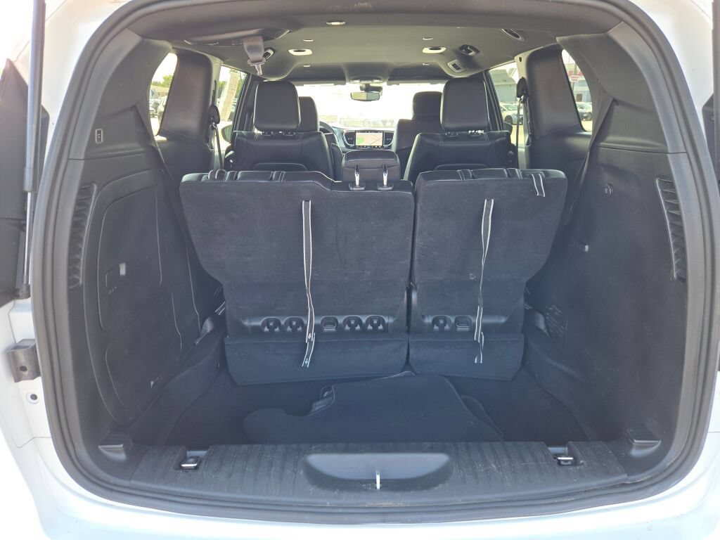 Certified 2024 Chrysler Pacifica Limited FWD image 24
