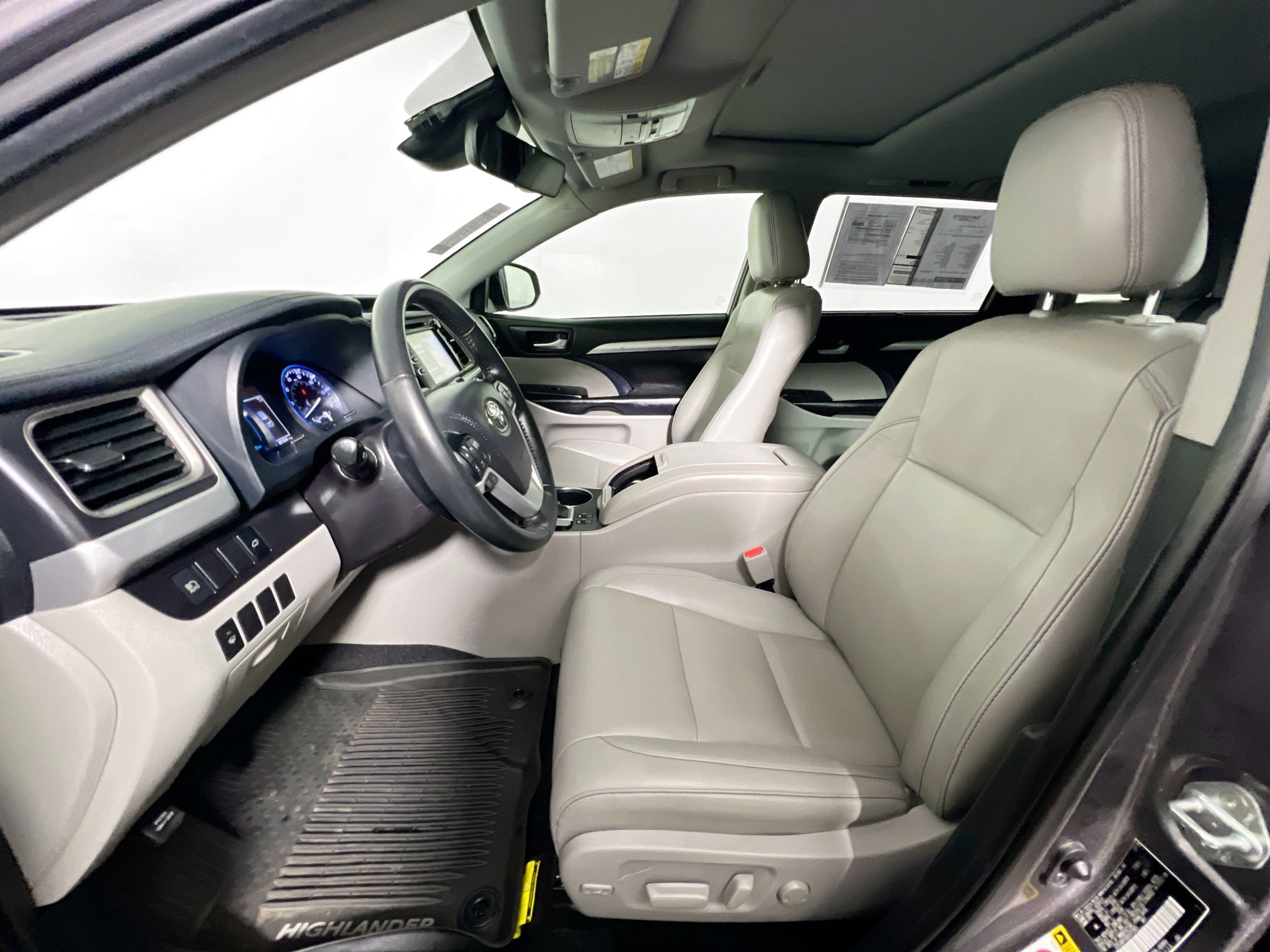 Used 2019 Toyota Highlander XLE image 14