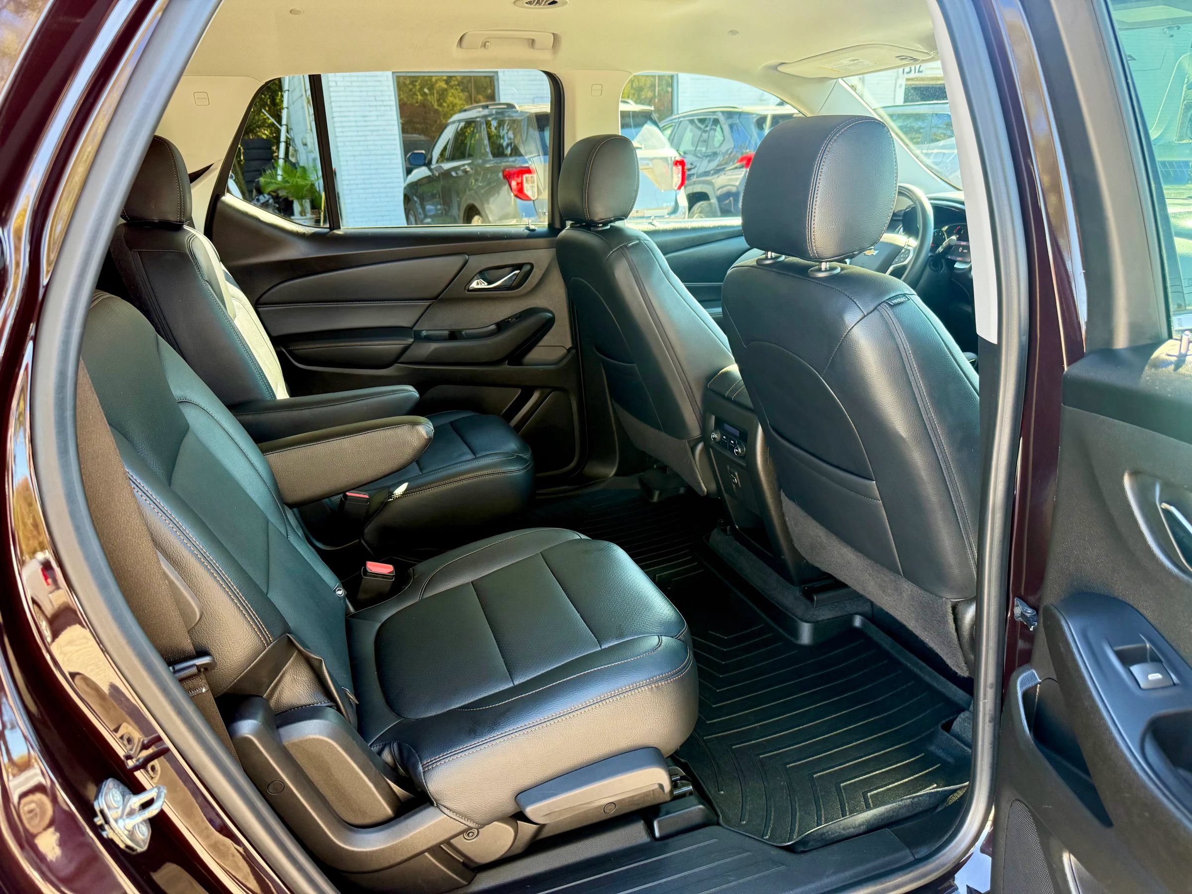 Used 2021 Chevrolet Traverse LT FWD image 12