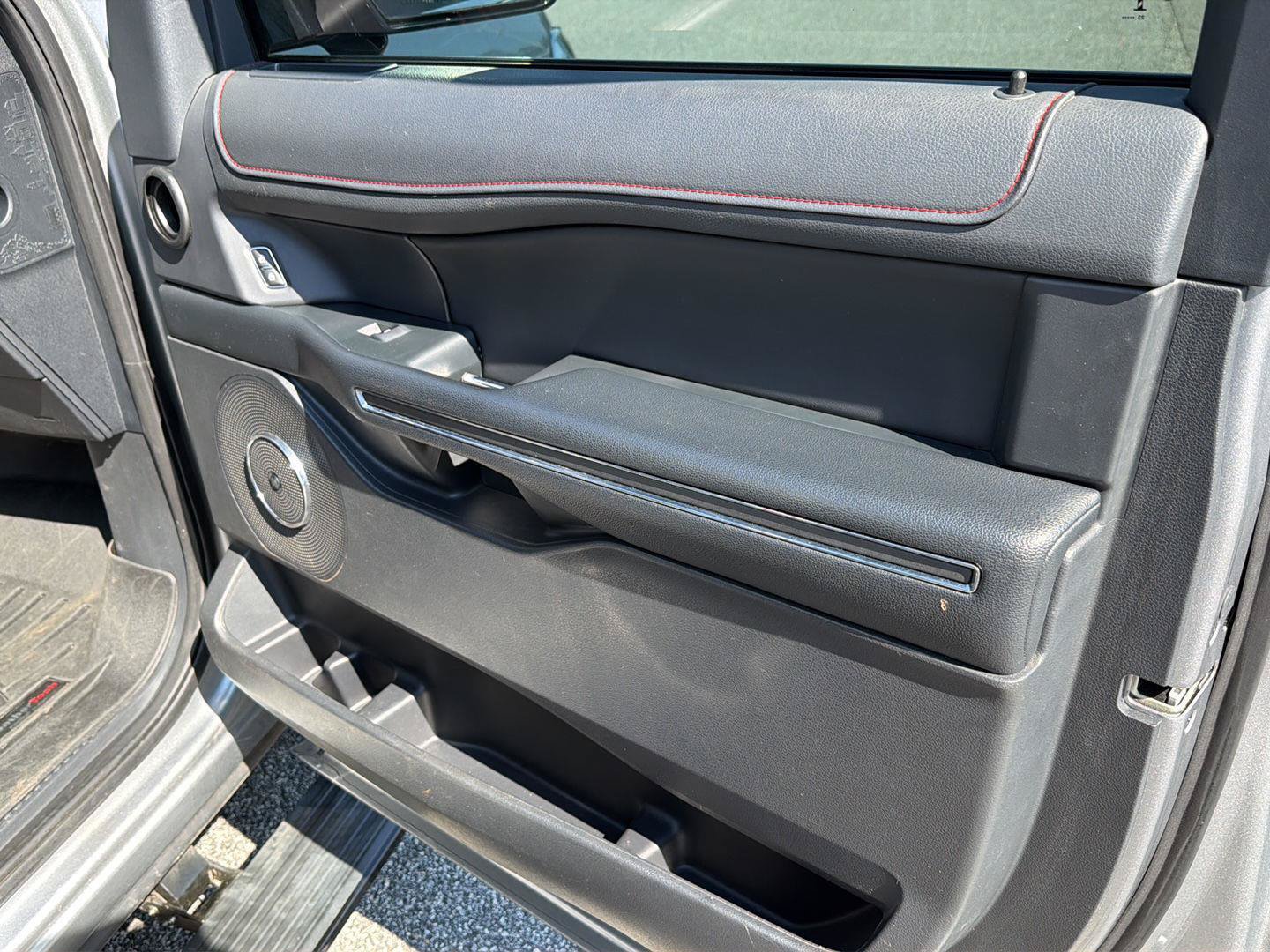 Used 2024 Ford Expedition Limited RWD image 16