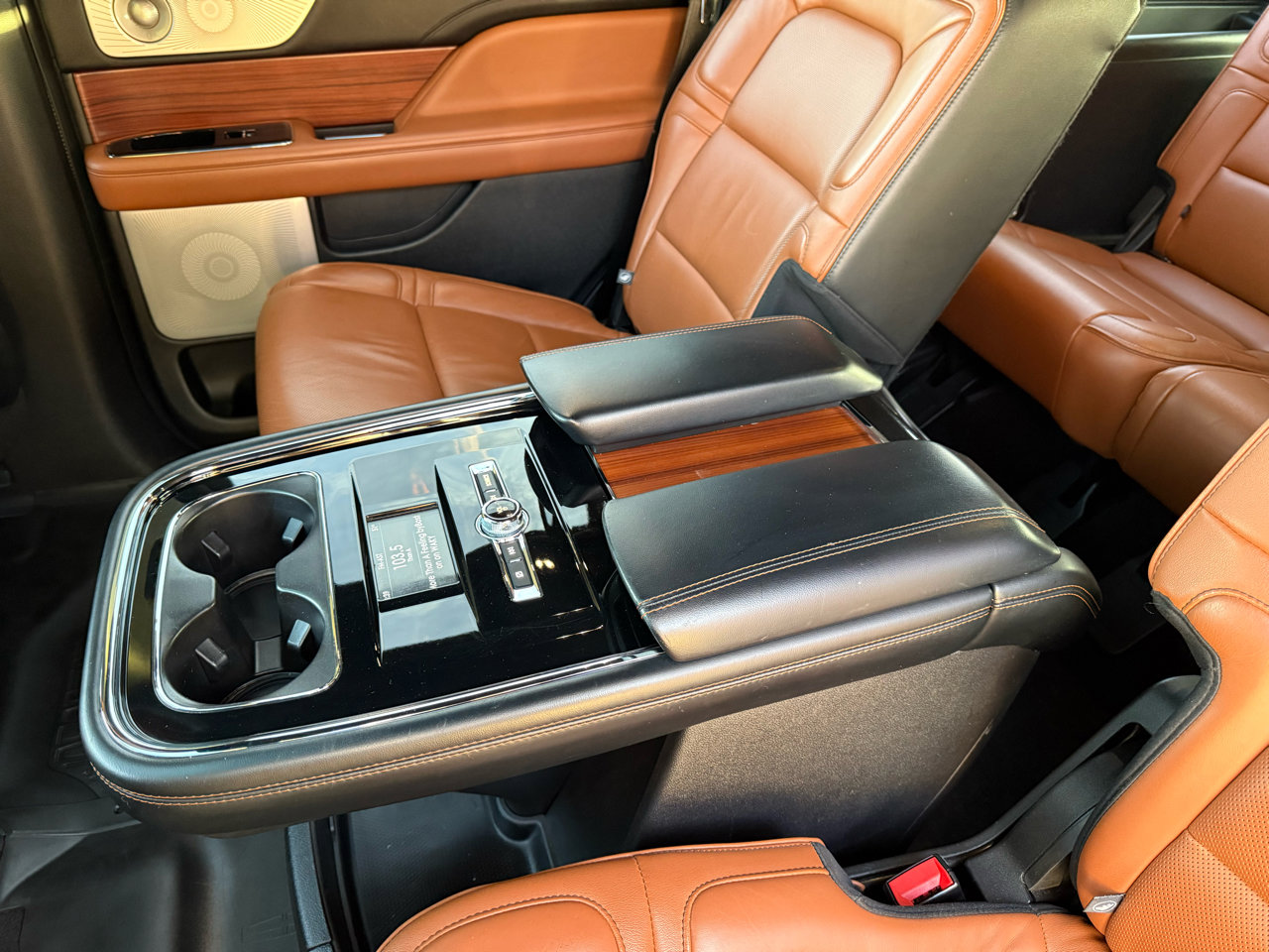 Used 2018 Lincoln Navigator Reserve w/ Technology Package image 28