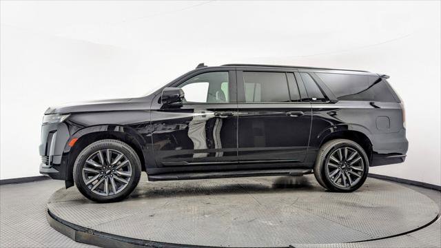 Used 2023 Cadillac Escalade ESV Sport AWD/4WD image 3