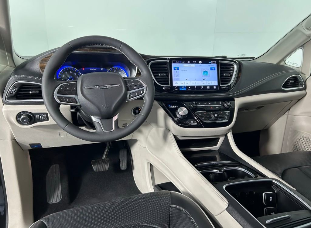 Used 2023 Chrysler Pacifica Limited image 19