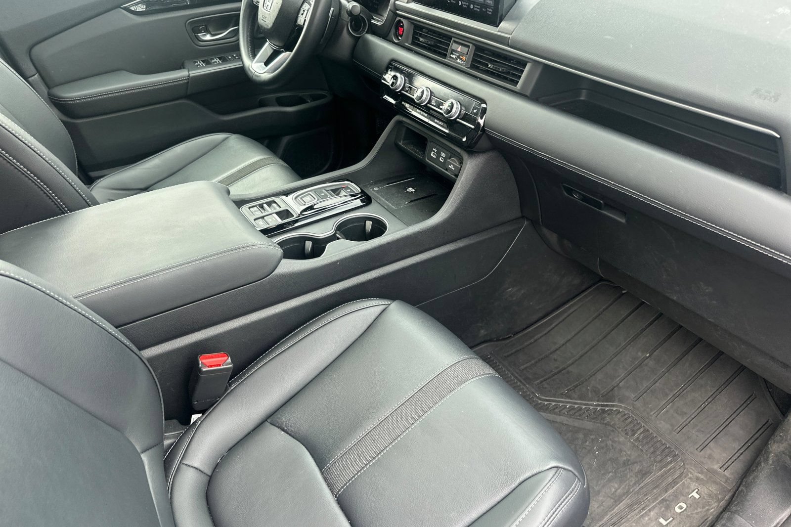 Used 2024 Honda Pilot Touring image 19