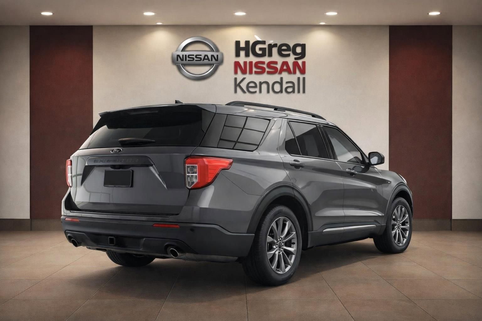 Used 2021 Ford Explorer XLT w/ Equipment Group 202A image 4