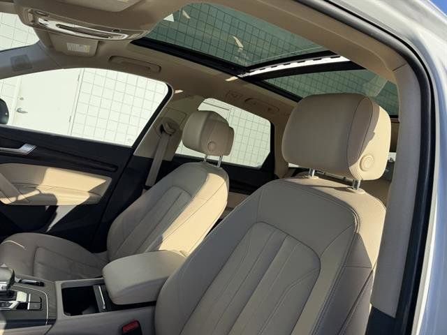 Used 2020 Audi Q5 e Prestige w/ Prestige Package image 18
