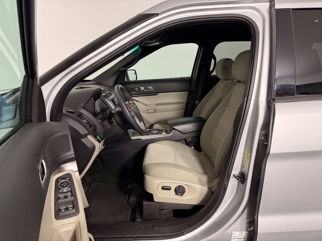Used 2013 Ford Explorer 4WD w/ Class III Trailer Tow Pkg image 2